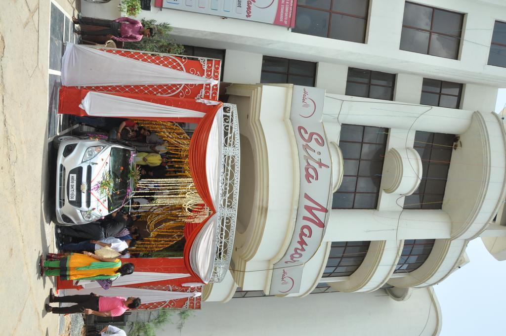 Hotel Sita Manor 괄리오르 외부 사진